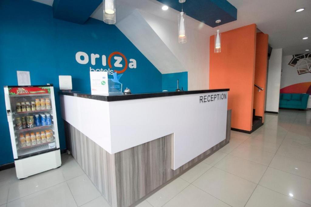 Oriza Hotel Surabaya Exteriör bild