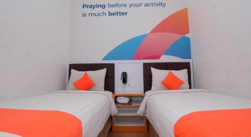 Oriza Hotel Surabaya Exteriör bild